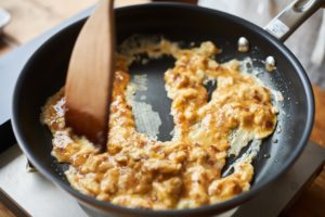 甘酒スクランブルエッグのレシピ・作り方